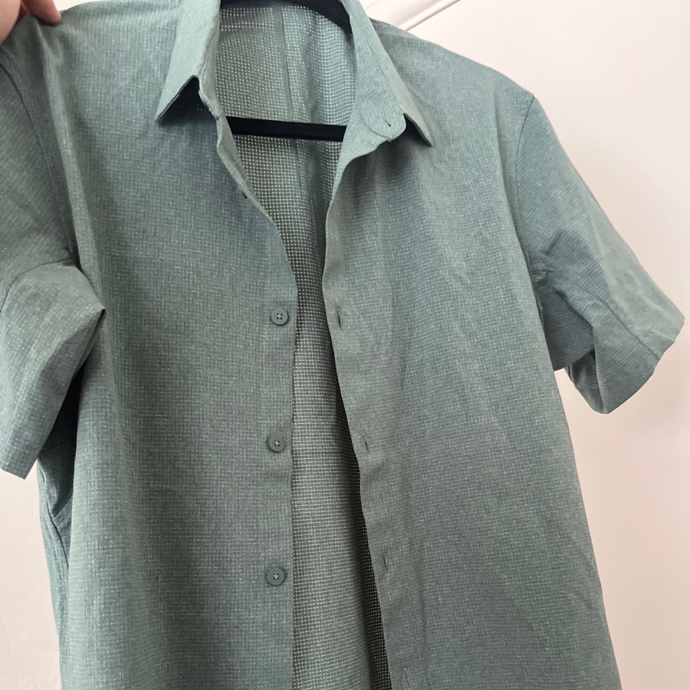 Lululemon Men's Short Sleeve Polo MEDIUM Shirt
